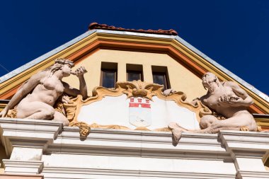 Kurtarıcı imparatorun kralının heykeli aranjuez, Endülüs Sarayı cephesinde.