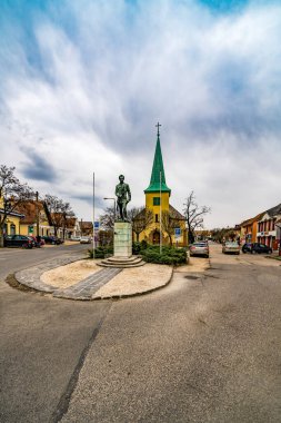 GODOLLO, HUNGARY - 10 Mart 2019: Macaristan 'ın Budapeşte kenti yakınlarındaki Godollo şehir merkezi.