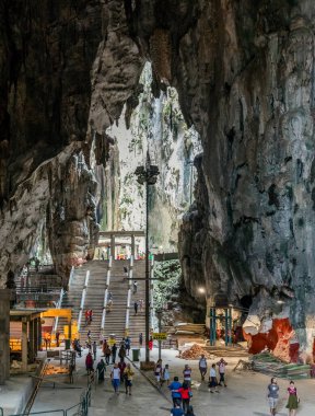 Dağlardaki mağara.