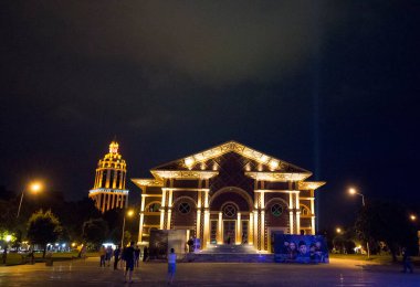 Şehrin gece manzarası