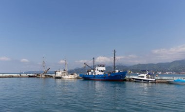BATUMI, GEORGIA - 20 Temmuz 2015: Batumi limanı. 190.000 kişilik nüfusuyla Batumi önemli bir liman ve ticaret merkezi olarak hizmet vermektedir..