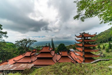 Phan Tiet, Vietnam 'daki Ta Cu Dağı' ndaki Budist tapınağı.