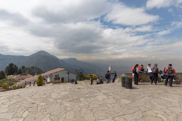 Bogota Colombia Octubre 2015 Gente Observando Smog Sobre Capital Colombiana —  Fotos de Stock