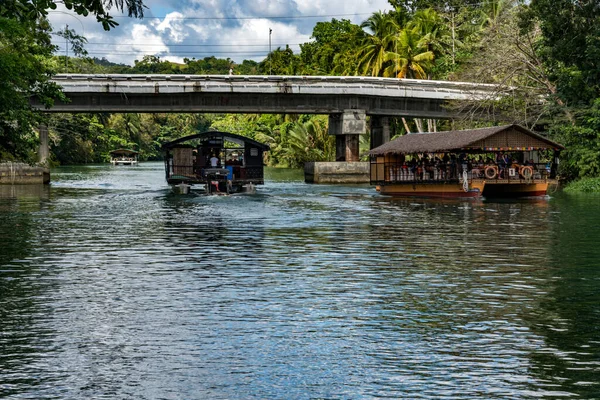 Boot Schwimmt Fluss Dschungel — Stockfoto