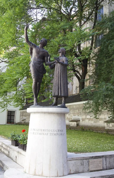 Statue Eines Königs Der Großen Stadt Madrid — Stockfoto