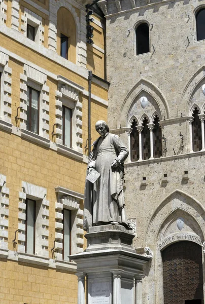 Estatua Del Rey Asunción Del Emperador Los Caballeros Ciudad Roma — Foto de Stock