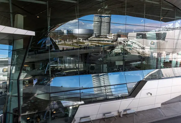 Intérieur Bâtiment Moderne Avec Des Visiteurs — Photo