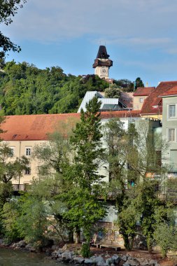 GRAZ, AUSTRIA - 2 Mayıs 2014 'te Graz, Avusturya' da Slossberg. 300.000 kişilik nüfusuyla Graz, Avusturya 'nın ikinci en büyük şehri ve federal Styria eyaletinin başkentidir..