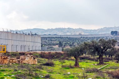 BETHLEHEM, PALESTINE - 2 Ocak 2013 'te Filistin, Beytüllahim' de İsrail ile Filistin arasındaki duvar.