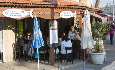 Tayland şehrinin caddesi.