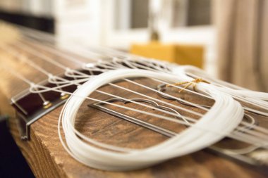 Eski müzik aleti, kapat