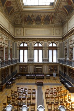 Barselona şehrinin eski sarayının içinde.