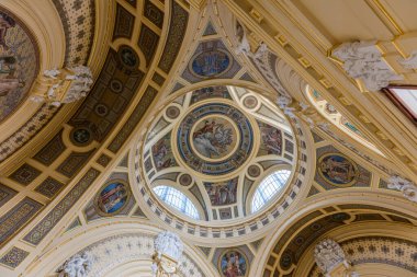 Vatikan 'daki St. George Katedrali' nin içi