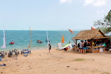 Koh samui 'nin tropikal adasındaki kumsal.