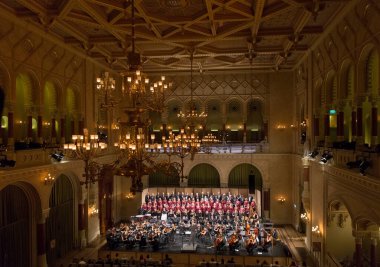 Konser salonunda klasik müzik konseri