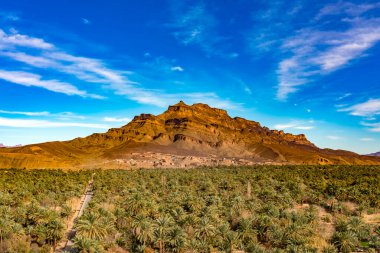 Agdz 'deki manzara, Atlas Dağı' ndaki küçük şehir, Fas