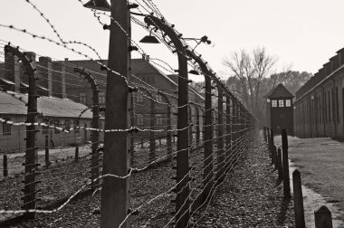 OSWIECIM, POLAND - 22 Ekim 2012 'de Polonya' nın Oswiecim kentinde eski bir Nazi imha kampı olan Auschwitz Kampı II. Avrupa 'daki en büyük Nazi toplama kampıydı..