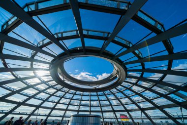 Berlin 'deki modern cam bina.