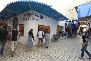 Eski Stockholm 'deki sokaktaki insanlar