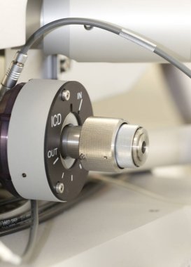 Budapeşte, Macaristan - 25 Mayıs 2011: ELTE Üniversitesi, Budapeşte 'de çalışan elektron mikroskobu.