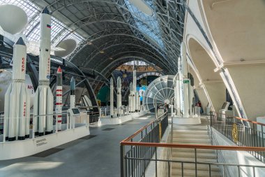 Rusya, Moskova - 17 Ağustos 2018: Moskova, Rusya 'da kalıcı bir genel amaçlı ticaret ve eğlence parkı olan VDNH' deki Uzay Çadırının İçi