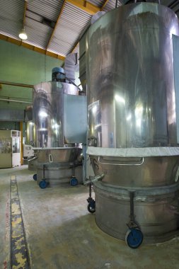 Bir fabrikanın içinde.