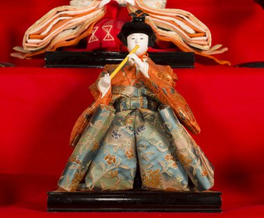 Kimono kostümlü geleneksel Japon bebek dekorasyonu