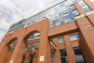 Şehirdeki modern apartman