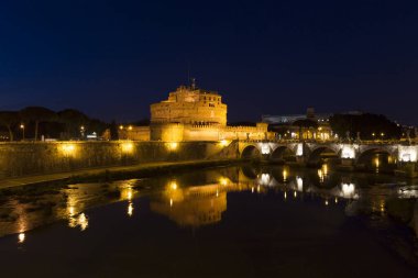 Hindistan 'ın Amritsar şehrindeki aranjuez Sarayı' nın büyük duvarı.
