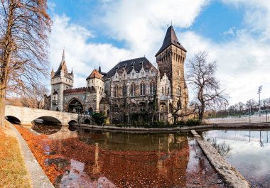 Schwerin şehrindeki eski kilisenin manzarası