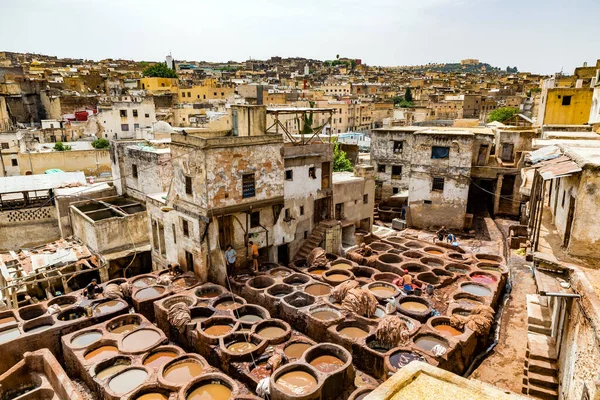 Fez Marrocos Julho 2014 Tradicional Souk Curtume Fez Marrocos — Fotografia de Stock