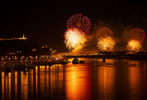 Tűzijáték Folyón Moszkvában — Stock Fotó