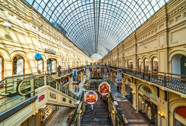 Moscow Russia Αυγούστου 2018 Προβολή Των Εμπορικών Γκαλερί Στο Πολυκατάστημα — Φωτογραφία Αρχείου
