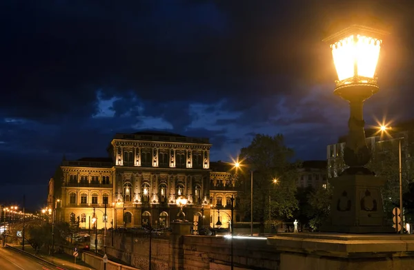 意大利罗马宫殿的夜景 — 图库照片