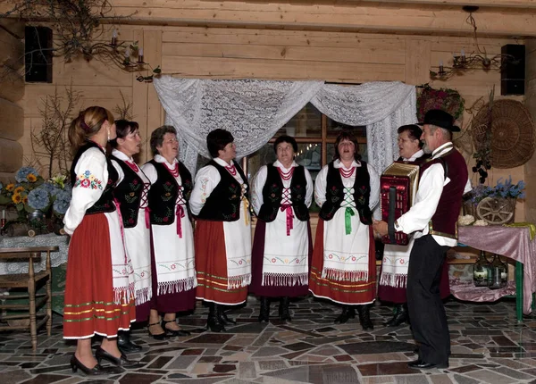 Group Women Singing Traditional Costumes — Stock Photo, Image