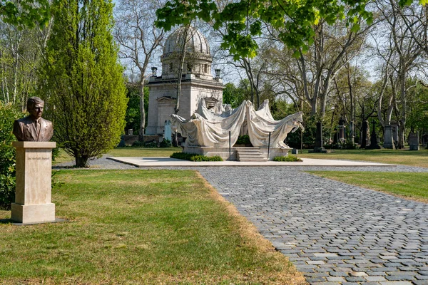 Edifício Velho Estátua Parque — Fotografia de Stock