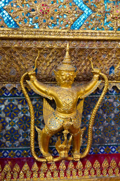 Złoty Garuda Wat Phra Kaew Bangkok Tajlandia — Zdjęcie stockowe