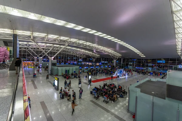 亚洲城市机场的内部 — 图库照片