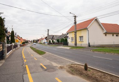 Köydeki yol manzarası