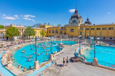 Macaristan Budapeşte 'de modern yüzme havuzu