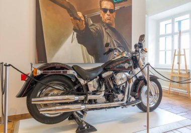THAL, AUSTRIA - 3 Mayıs 2014 'te Thal, Avusturya' da Arnold Schwarzenegger Müzesi 'nin içi. Müze 2011 yılında oyuncunun doğduğu yer olan Graz yakınlarında açıldı..
