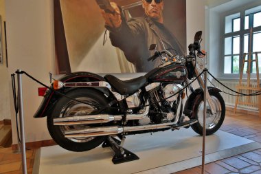 THAL, AUSTRIA - 3 Mayıs 2014 'te Thal, Avusturya' da Arnold Schwarzenegger Müzesi 'nin içi. Müze 2011 yılında oyuncunun doğduğu yer olan Graz yakınlarında açıldı..