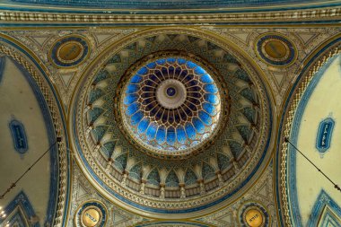 SZEGED, HUNGARY - 6 Temmuz 2016: Szeged Sinagogu İçişleri. 1907 yılında Yahudi Macar mimar Lipot Baumhorn tarafından tasarlanmış bir binadır.