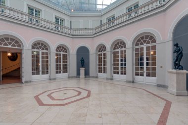 Eski tarihi binanın içi