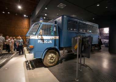 GDANSK, POLAND - 20 Eylül 2015 'te Polonya' nın Gdansk kentinde olduğu gibi Solidarnosc Merkezi 'nin İçişleri. Anma müzesi 31 'de açıldı. - Sekiz. Gdansk limanında 2014, AB tarafından finanse ediliyor.
