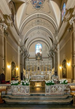 Ostuni, İtalya - 6 Haziran 2017: San Francesco D 'Assisi Kilisesi' nin Barok iç mimarisi, 1304-1809 yılları arasında Fransisken ikametgahı olarak kullanılmıştır..