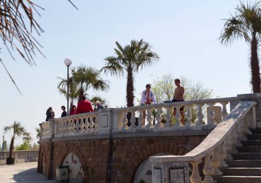 Barselona 'da genç bir kadın, katalonya, İspanya