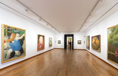BOGOTA, COLOMBIA - 22 Ekim 2015 Botero Müzesi 'nin içi. Kolombiyalı usta sanatçı Botero tarafından bağışlanan sanat koleksiyonu, ülke tarihindeki en önemli bağış olarak kabul ediliyor..