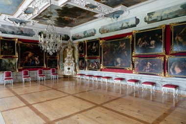 GRAZ, AUSTRIA - 2 Mayıs 2014 'te Graz' da olduğu gibi Eggenberg Sarayı 'nın içi. 1625-1635 yılları arasında inşa edilen saray, Styria 'daki en önemli Barok sarayı kompleksidir..