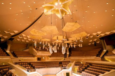 Tarihi binadaki konser salonu.